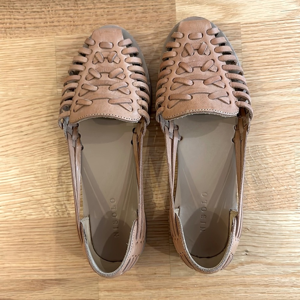 Nisolo Huarache flats in almond natural vachetta